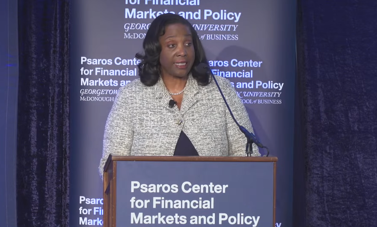 Cook Says Fed May Not Be Able to Counter AI-Driven Job Loss