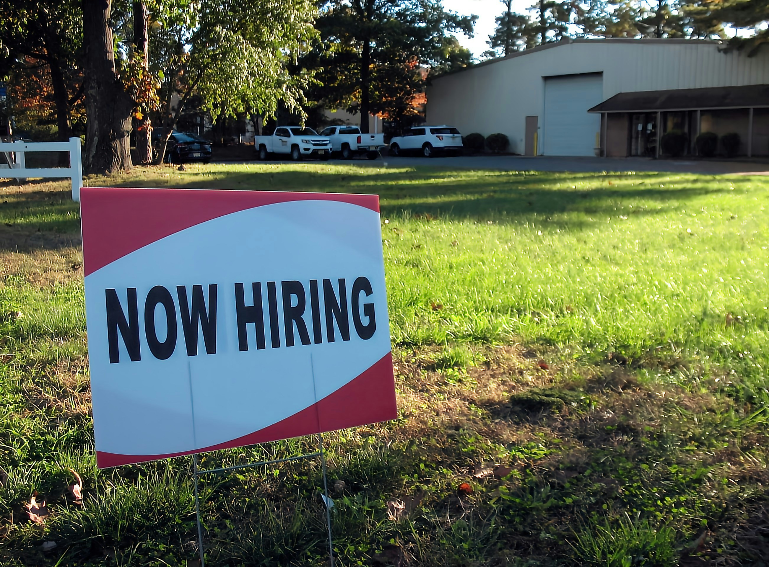 U.S. Jobless Claims Sink to 189,000, Lowest Since 1969