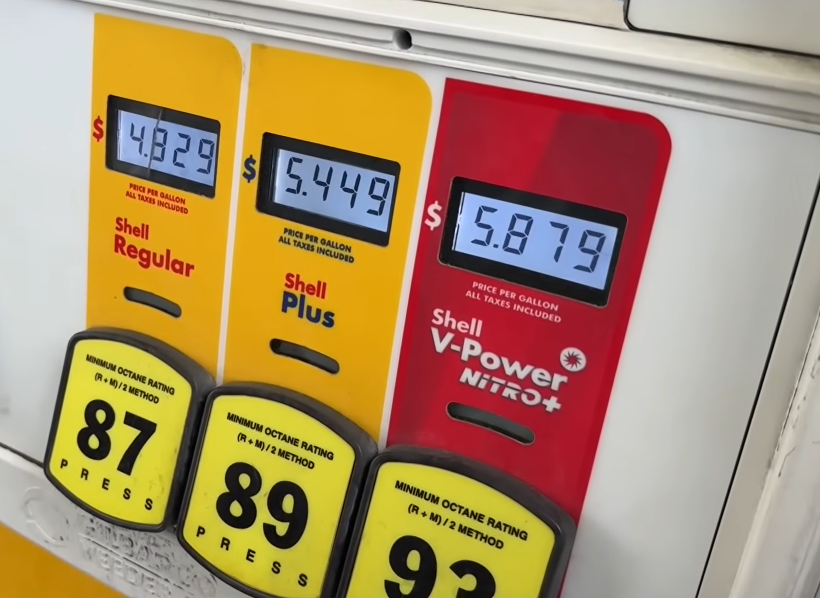 Trump Open to Federal Gas Tax Suspension as Prices Stay High