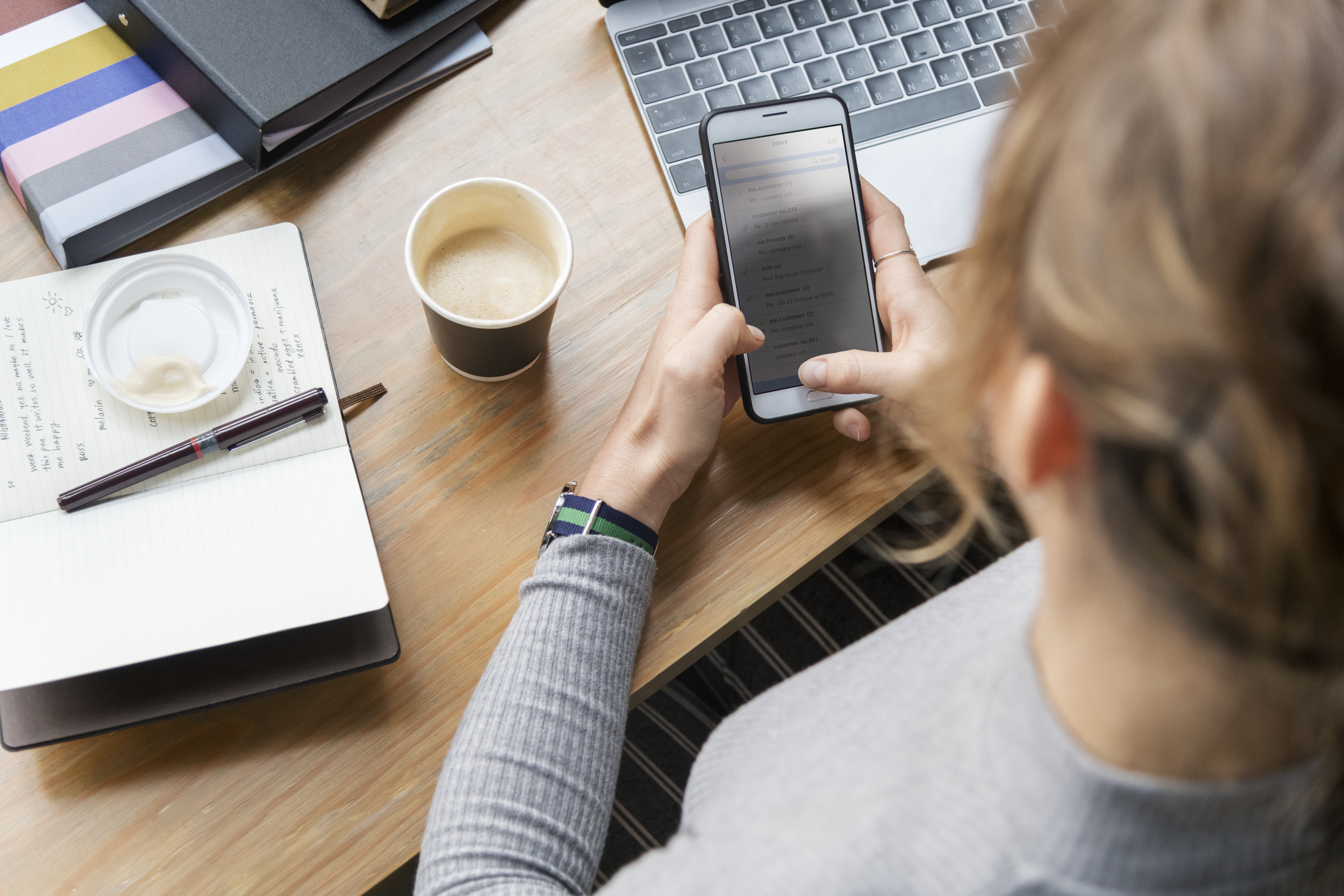 Quiet Summer Offices Fuel ‘Job Scrolling’ Among U.S. Employees