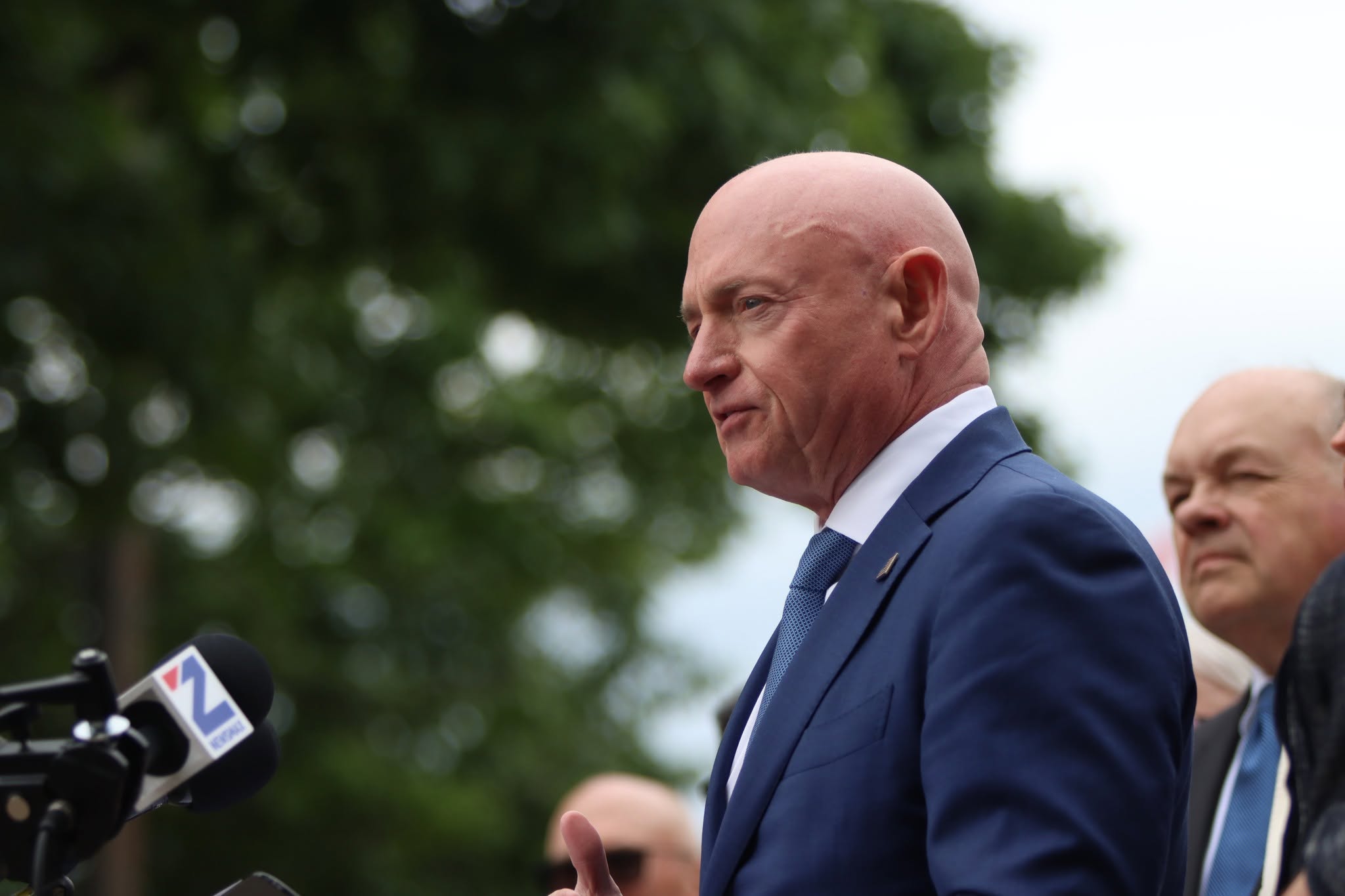 Tech Taxes Would Drive Sen. Mark Kelly’s Labor-Focused ‘AI Horizon Fund’