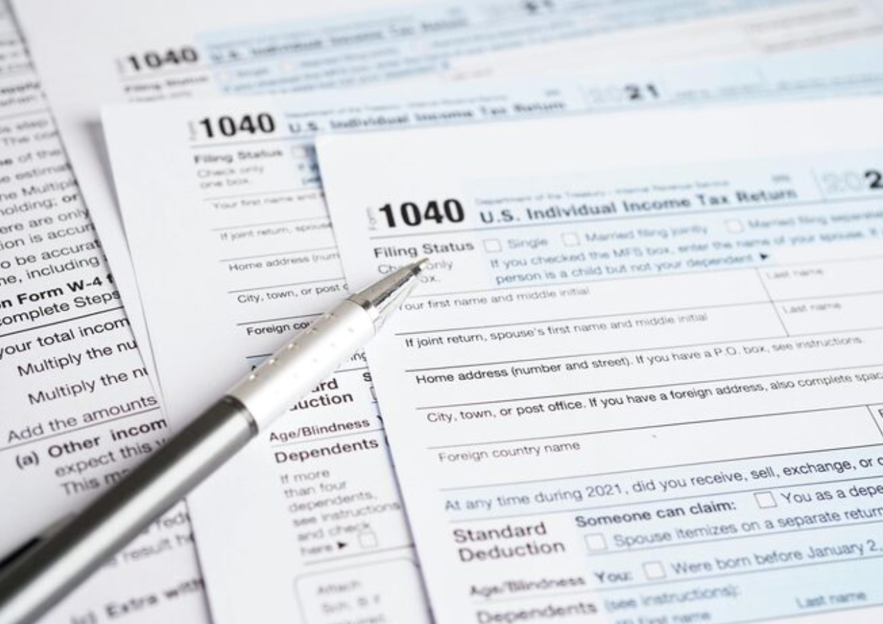 Senate Dems Call on IRS to Drop Citizenship Question From 1040 Form