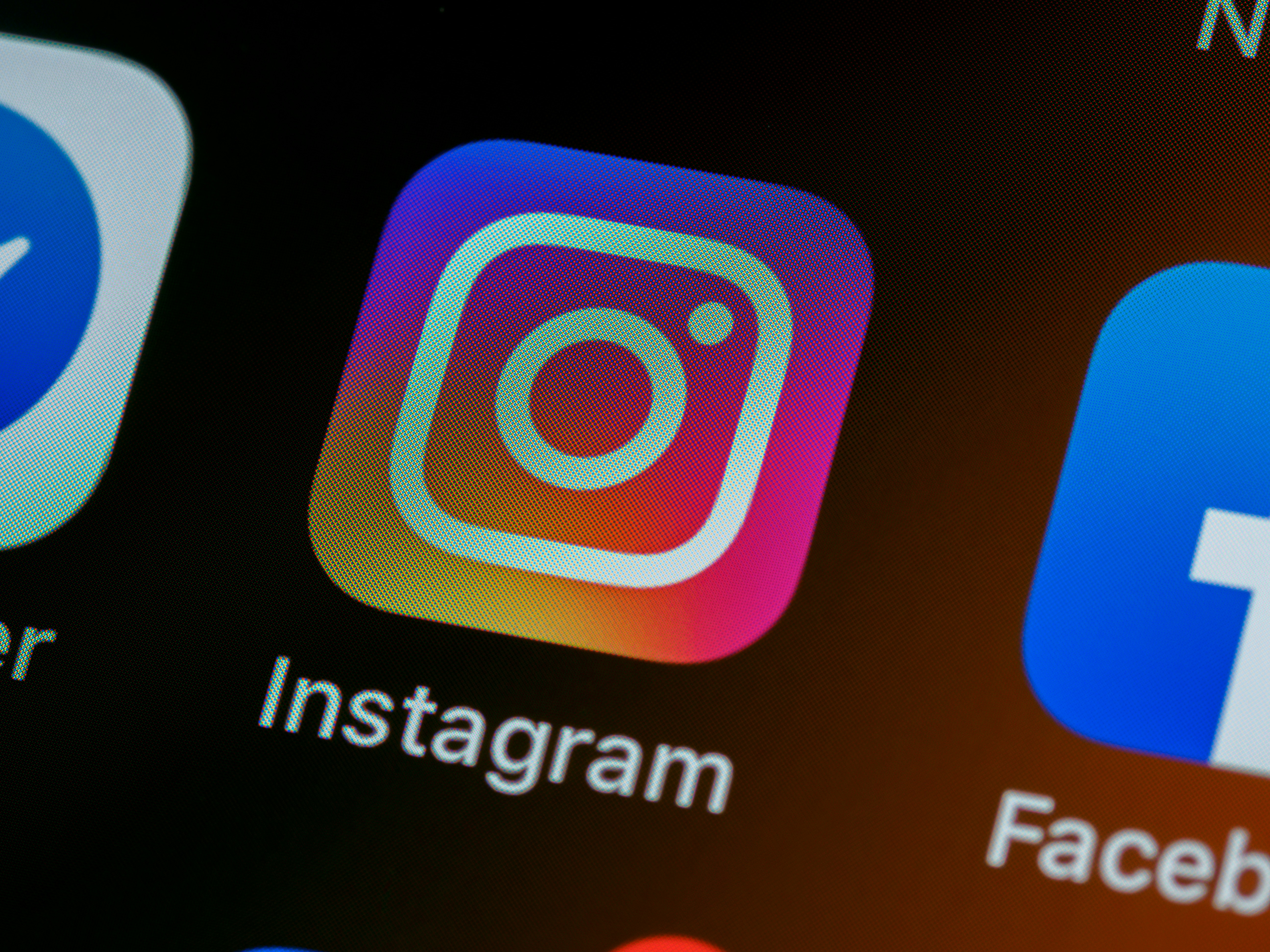 California’s Billionaire Tax Battle is Playing Out on Instagram—with Paid Influencers