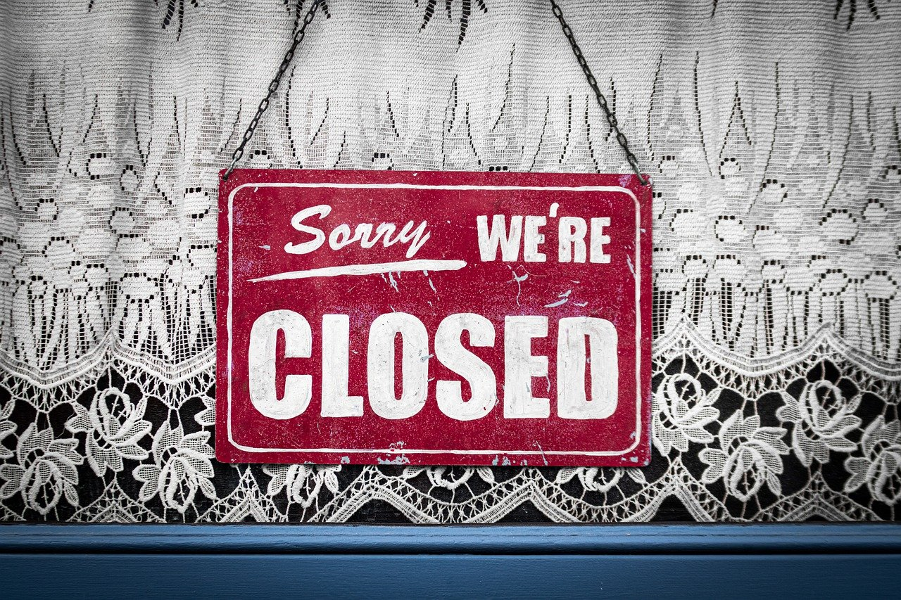 closed sign_shield-Pixabay MiRUTH_de_4793176_1280