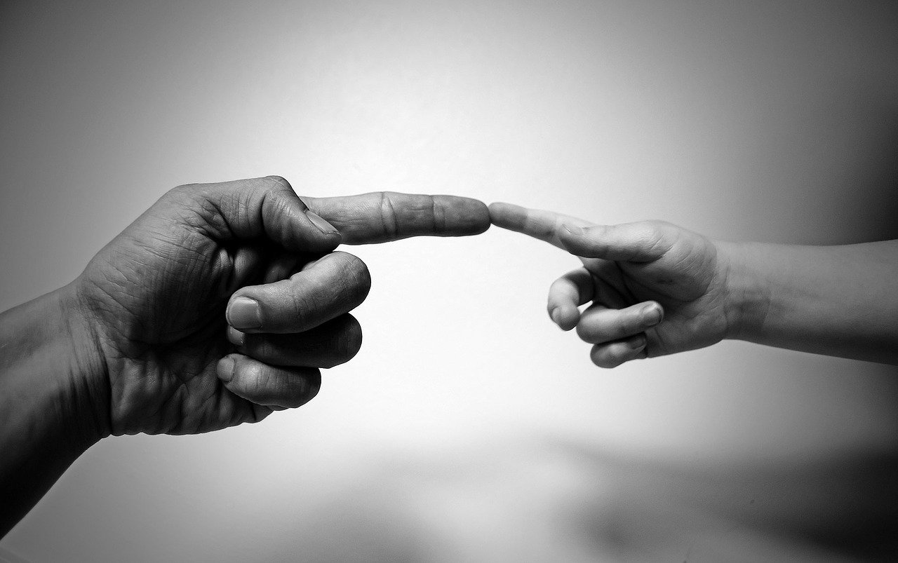 Hands fingers michelangelo-publicdomainpictures_pixabay-71282_1280