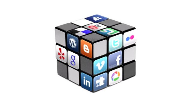 social media rubix cube_10307242