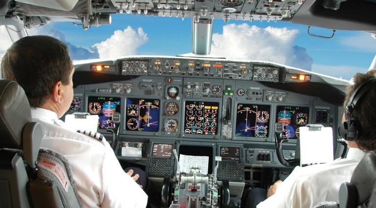 airline cockpit 1  56d399d1bb56e