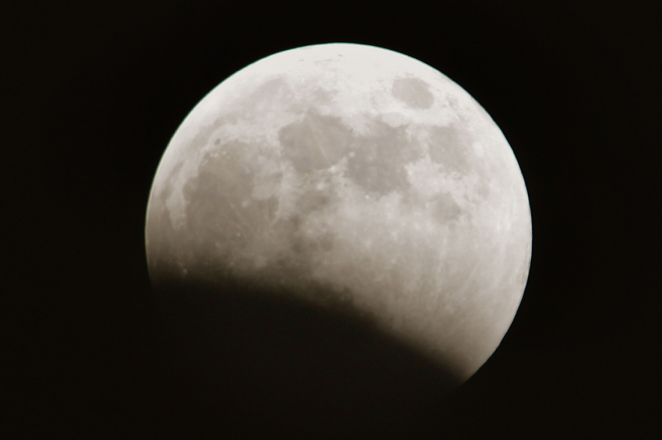 moon eclipse beginning 1  5b44cc240c636